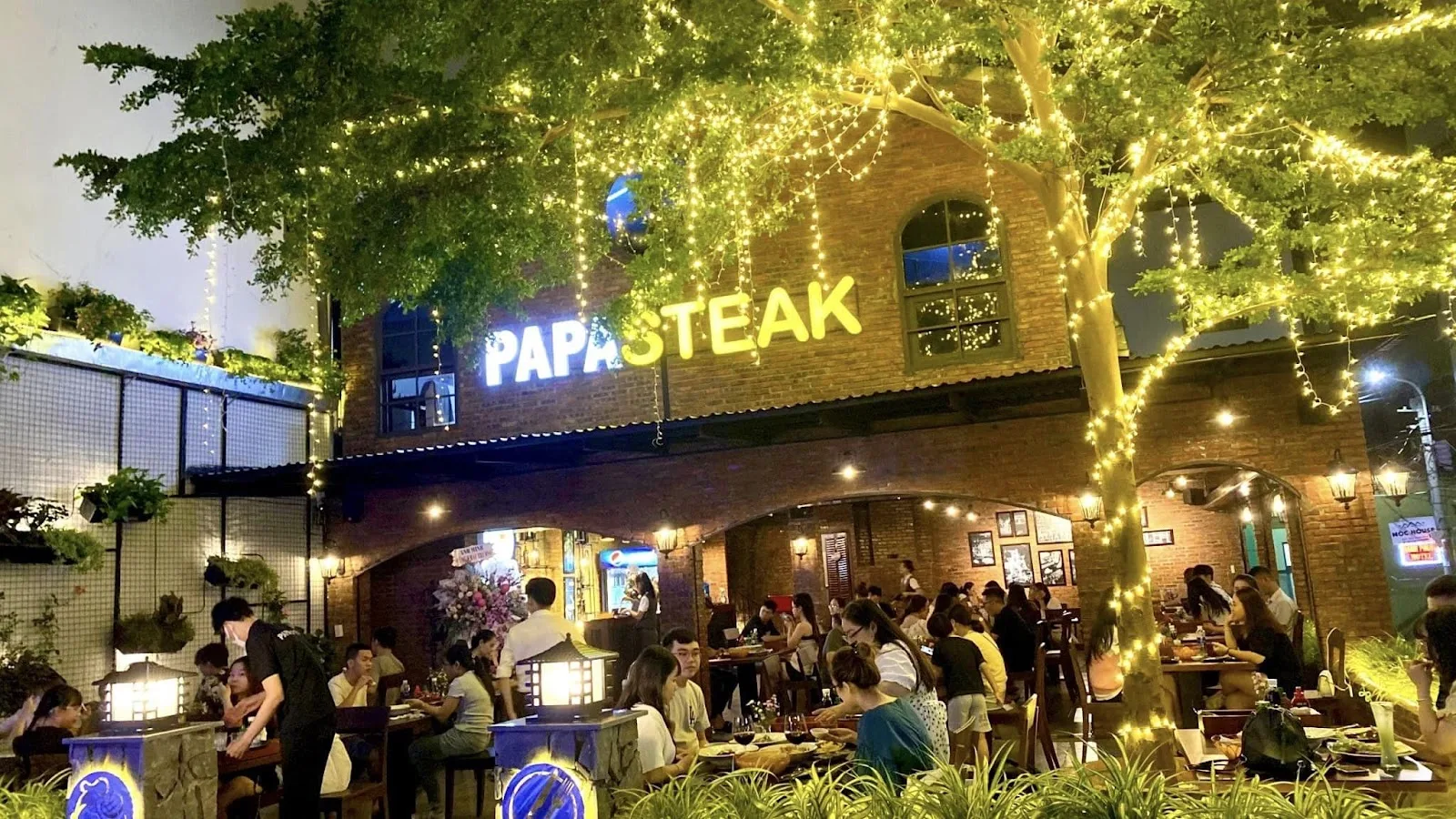 PapaSteak Võ Văn Kiệt - เพลิดเพลินกับมื้ออาหารหรูหราด้วยราคาปานกลาง