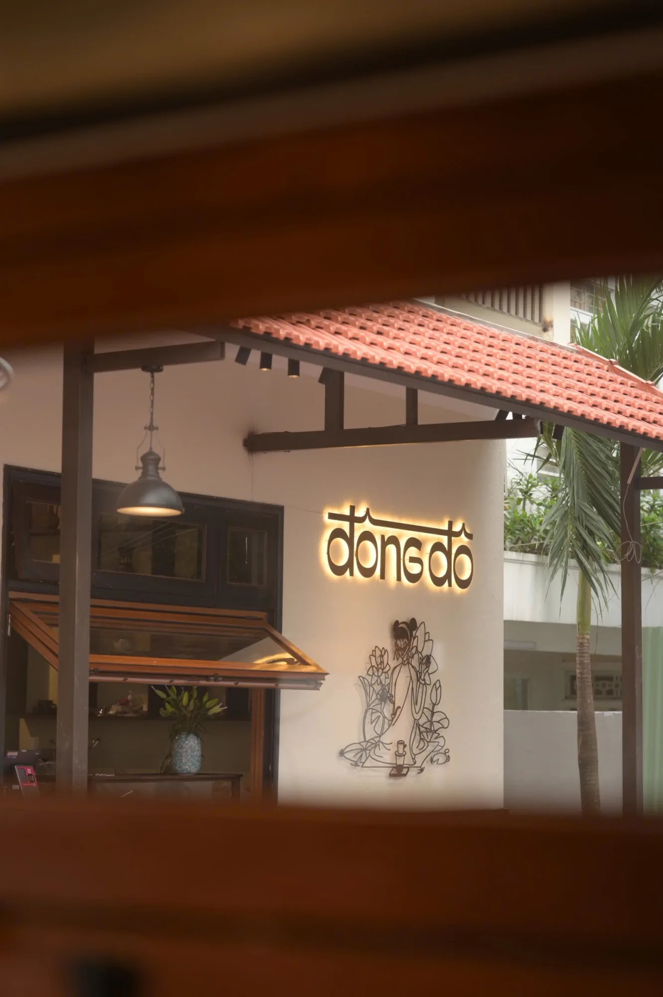 คาเฟ่ดองโด: ร้านกาแฟตกแต่งย้อนยุคน่ารักที่ถนนเล่งดìnhดương เมืองดานัง