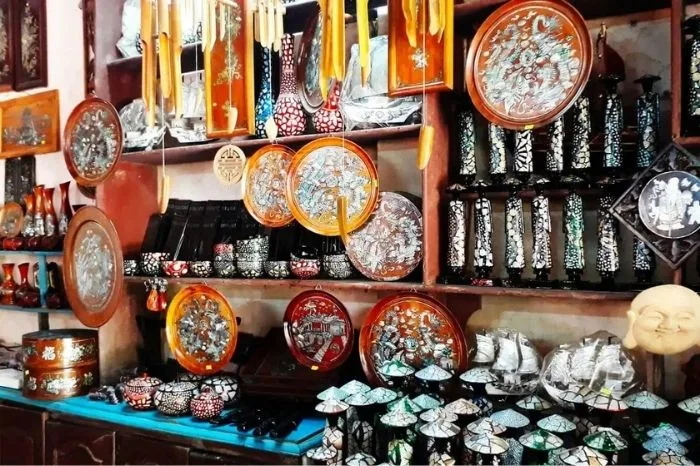 Mua quà lưu niệm đồ gỗ