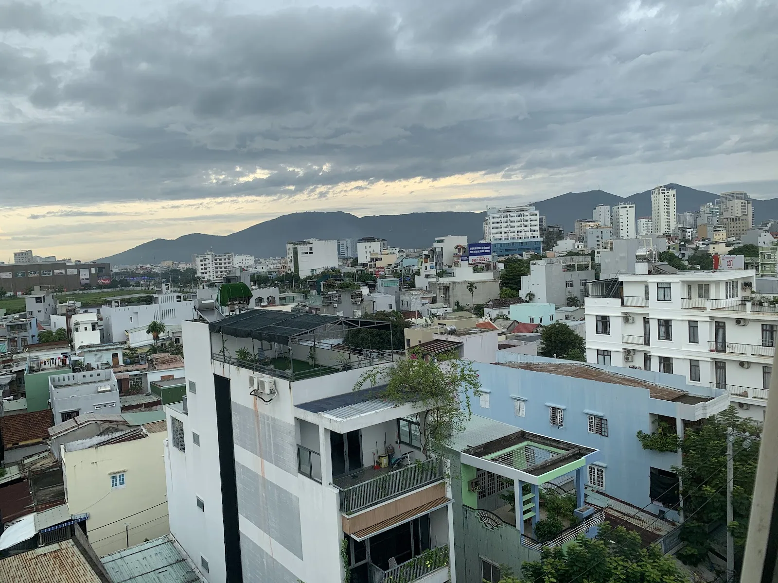 D&C Danang Hotel – Khách Sạn Bình Dân Giá Tốt Có View Sông Hàn Và Vị Trí Gần Cầu Rồng Đắc Địa