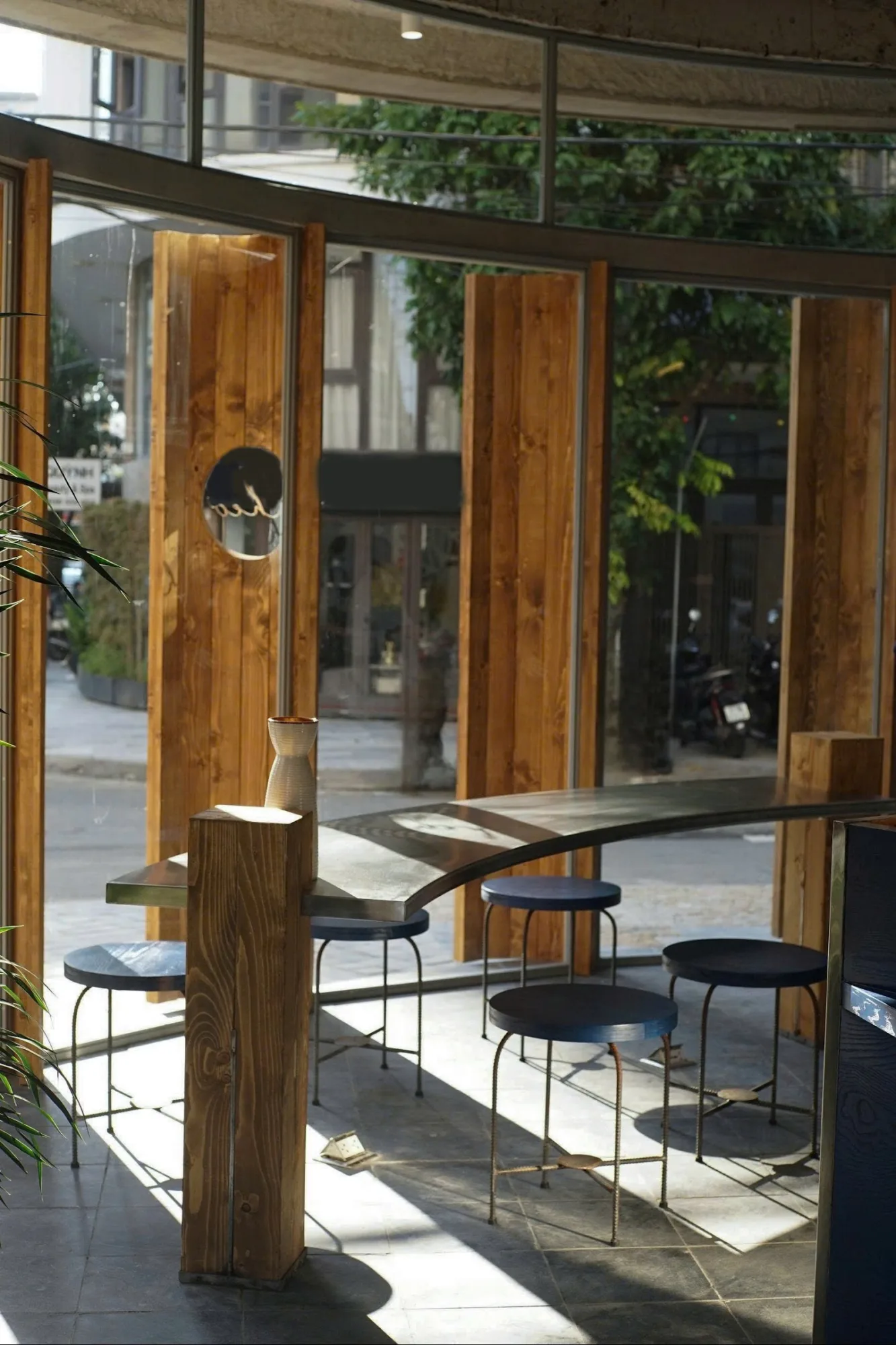 The Khéo – ร้านกาแฟ เบเกอรี่ และบรันช์ที่มีพื้นที่เขียวและกว้างขวางในเขต Ngũ Hành Sơn