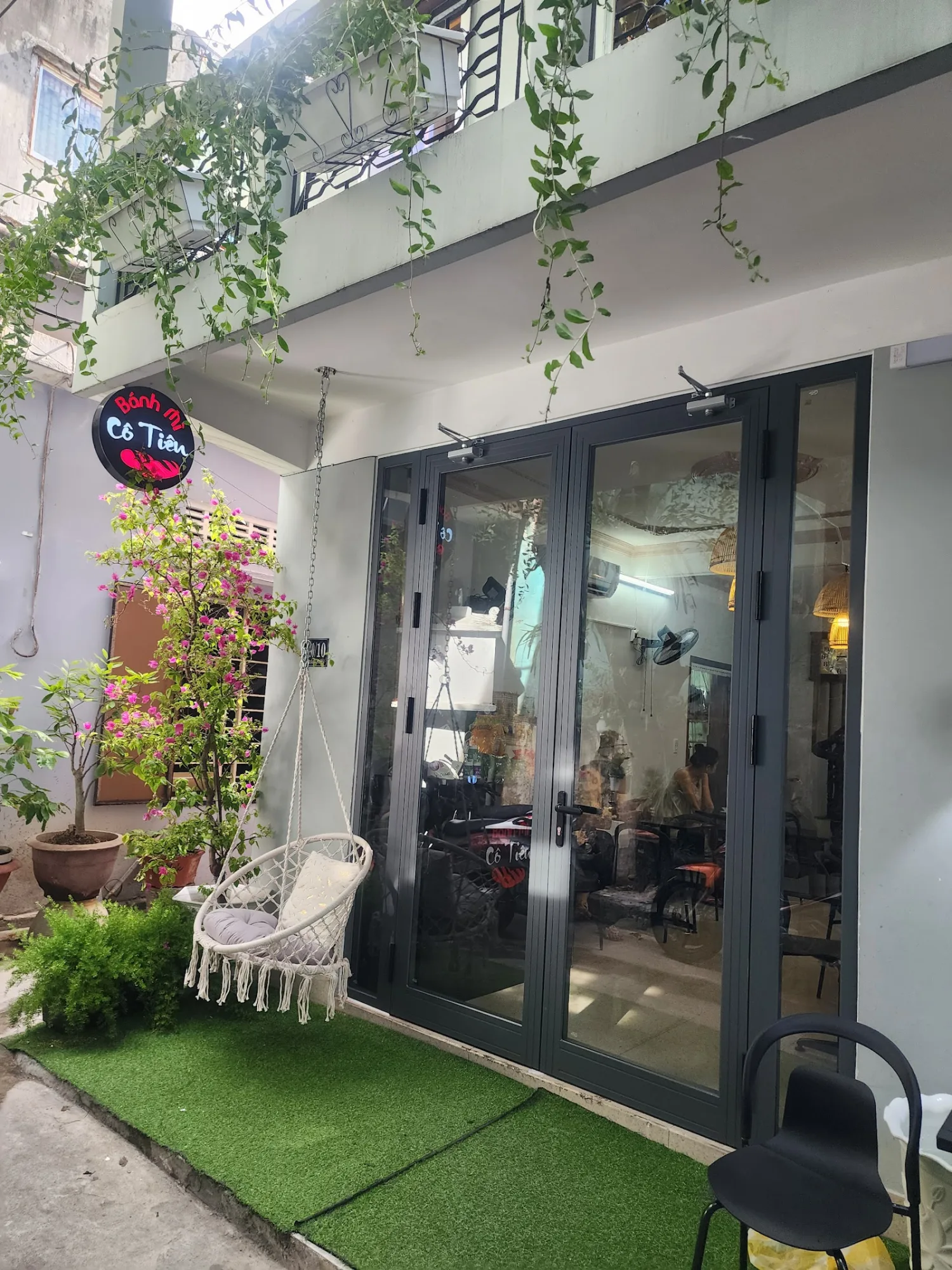 ขนมปังโคเทียน – ร้านขนมปังทอดไข่ชื่อดังที่มีเครื่องปรับอากาศในใจกลางดานัง