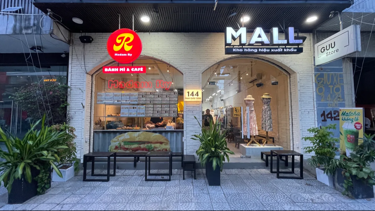 Bánh Mì Bà Ry – Tiệm Bánh Mì Nhân Siêu To Khổng Lồ Giá Bình Dân Mở Cửa Đến Đêm Tại Đà Nẵng