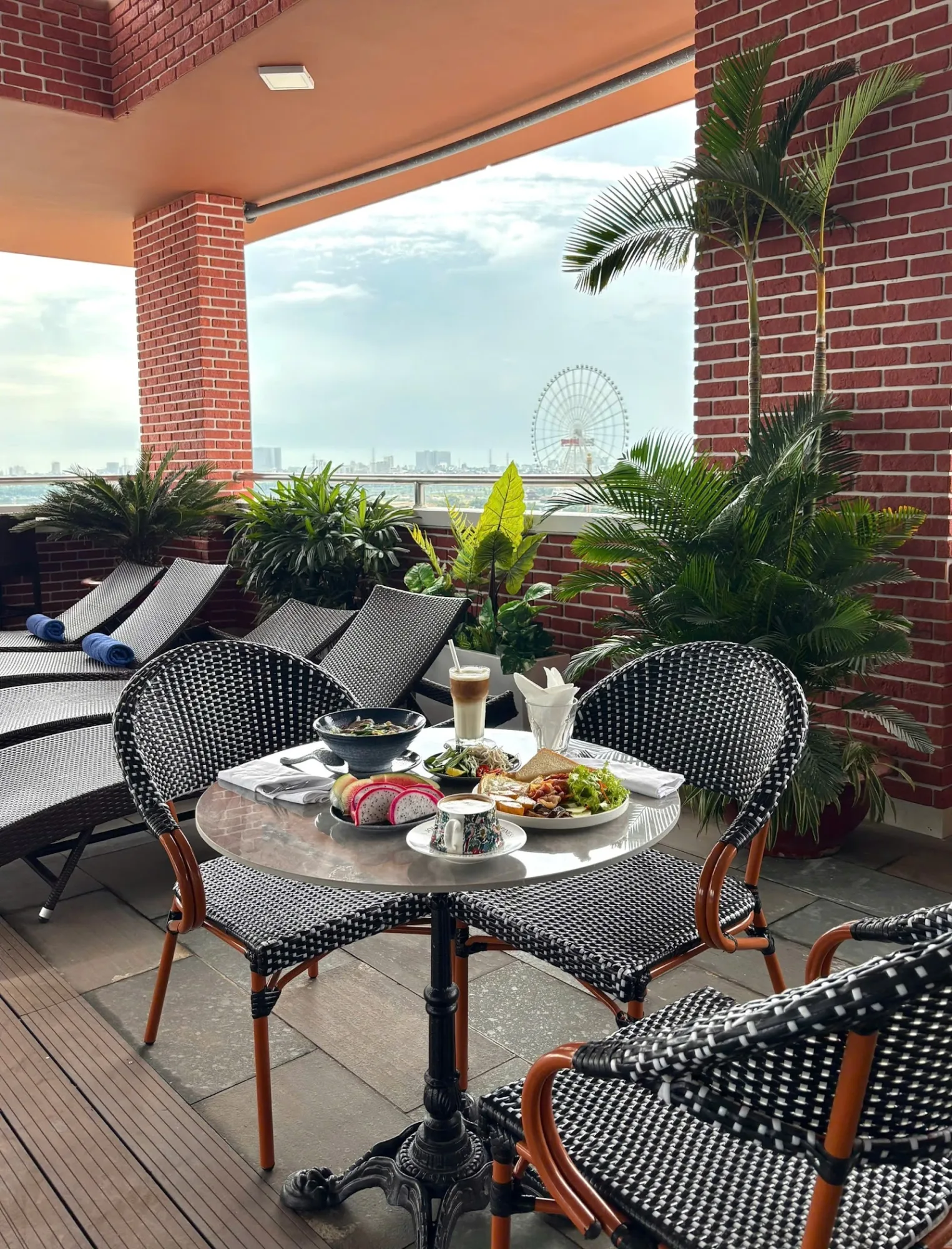 LP Lounge Đà Nẵng – Tổ Hợp Giải Trí Hồ Bơi Ngoài Trời Và Lounge Sang Trọng Tại Trung Tâm
