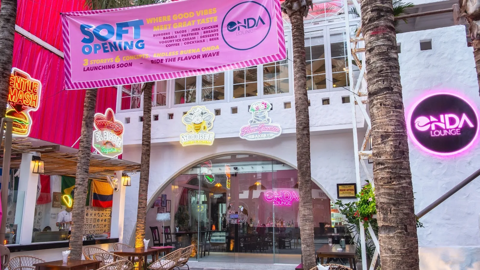 Onda Lounge – 现代酒吧和休息室，拥有岘港活力户外空间
