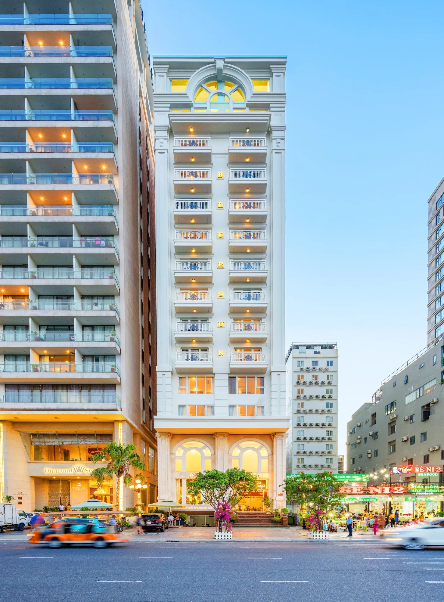 BlueSun Danang Beach Hotel – Sky Bar View Toàn Cảnh Vịnh Đà Nẵng