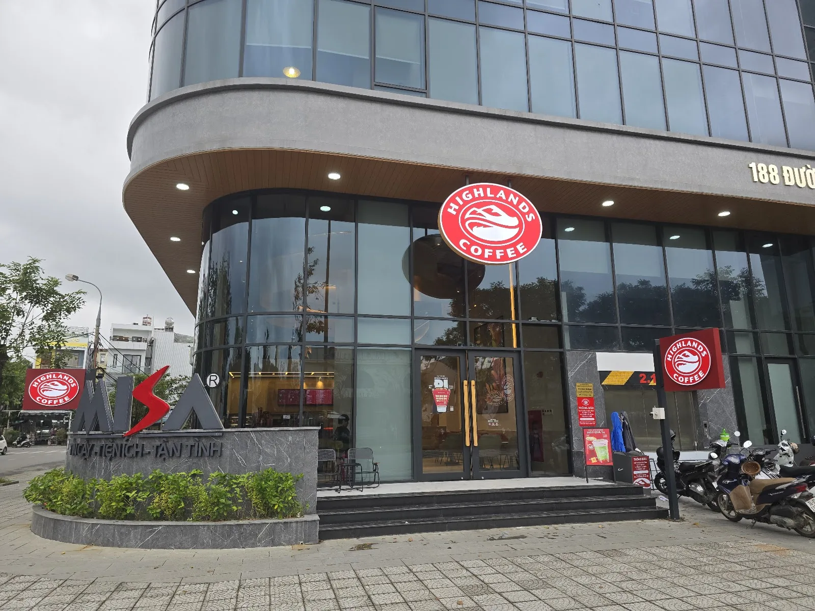Highlands Coffee Misa Tower – Quán Cà Phê Làm Việc Hiện Đại Và Thuận Tiện Tại Quận Hải Châu