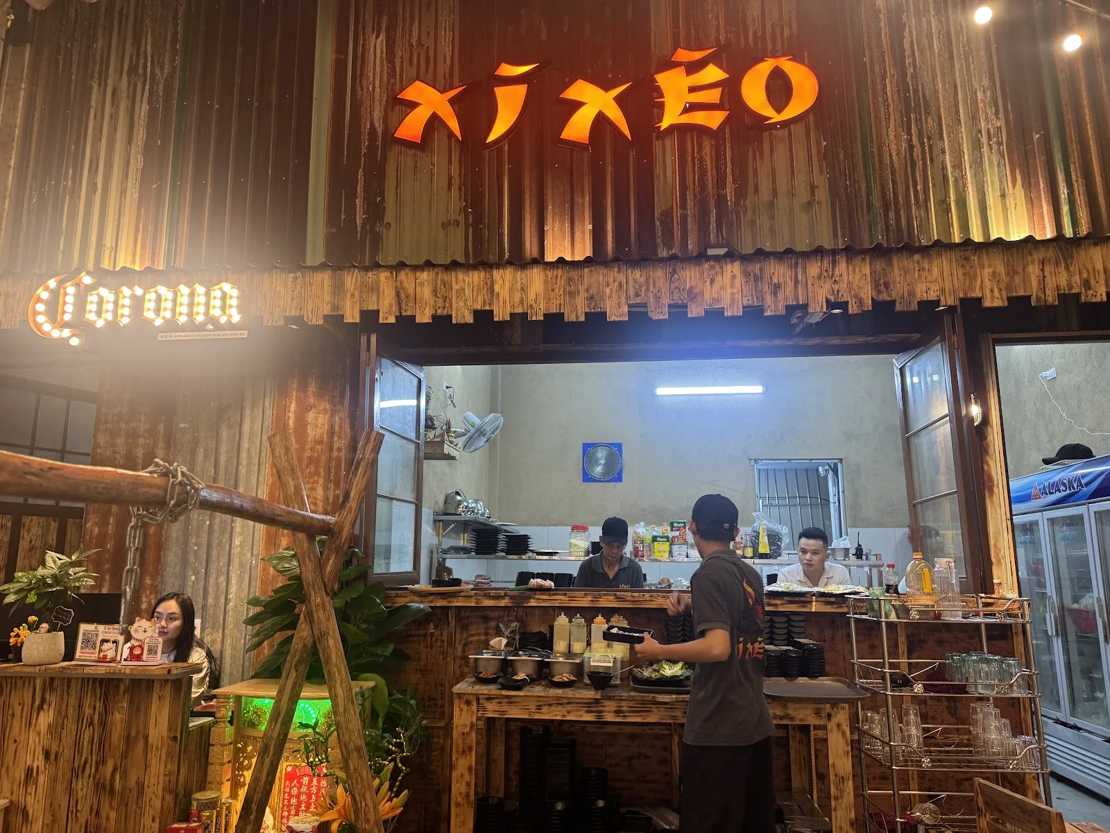행잉 핫팟 & 그릴 Xì Xèo Trần Hưng Đạo 다낭 – 핫팟과 그릴 레스토랑 가격 100k-200k
