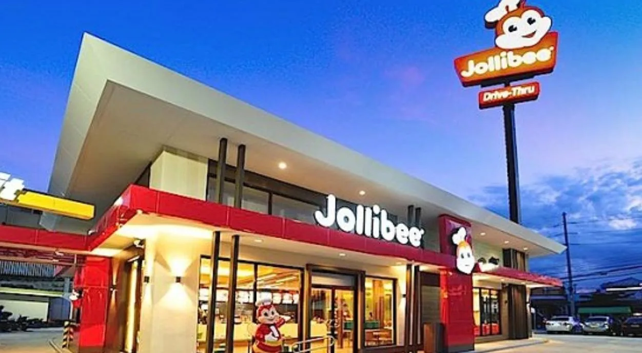Jollibee Tiểu La – 広々としたフライドチキンの支店、通り景色と手頃な価格のメニュー、ダナンで