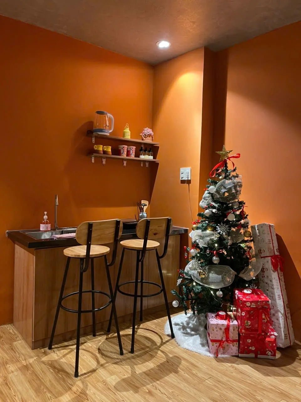 Spring Homestay – 미케 해변 근처에 바베큐 정원과 보드 게임 시설이 있는 홈스테이