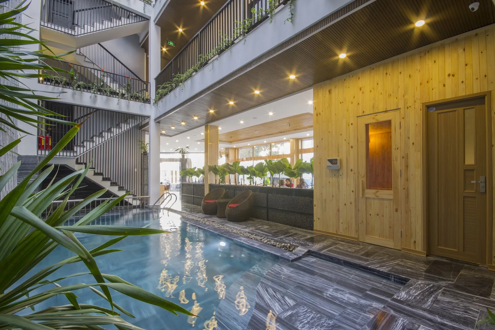 King House Villa Hotel – Hotel with Swimming Pool and Sauna Conveniently Located Near the Beach