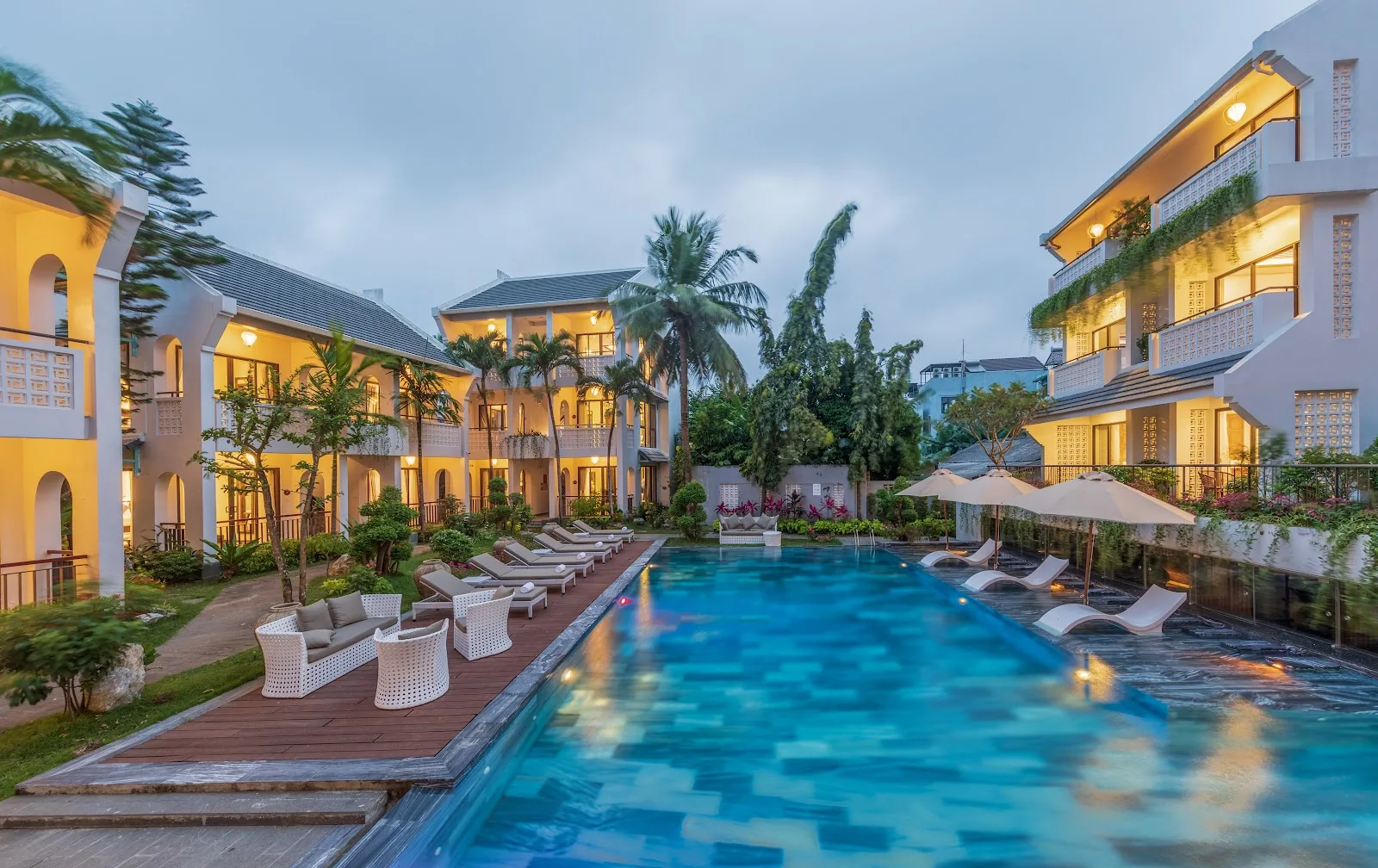 The Saga Hotel Hoi An – 古代の町に近い豪華なインドシナ建築のブティックホテル