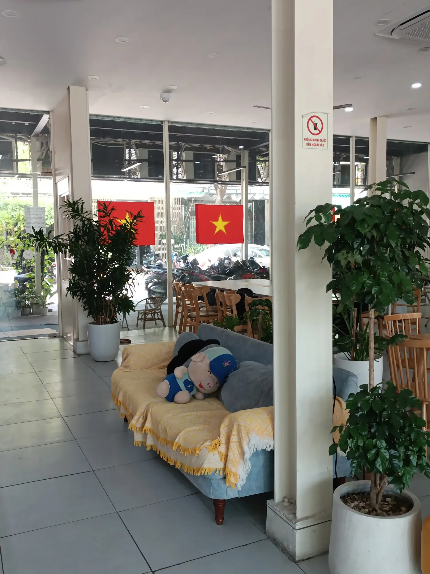 Zone Four T Coffee & Work 24/7 Da Nang – A Coffee Shop Open 24/7 for Work