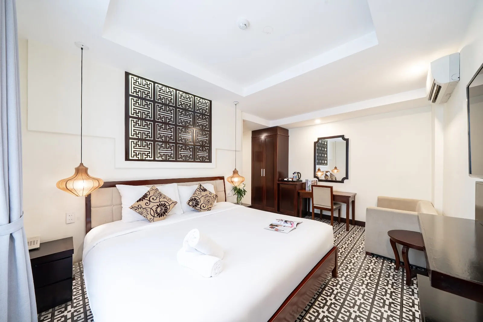 Hoi An Canal House Riverside By Haviland - โรงแรมอพาร์ตเมนต์ริมแม่น้ำพร้อมสระว่ายน้ำกลางแจ้ง