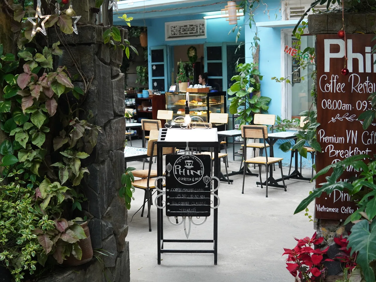Phin Coffee Restaurant - Quán Cà Phê Trong Hẻm Yên Tĩnh Có Bữa Sáng Bình Dân