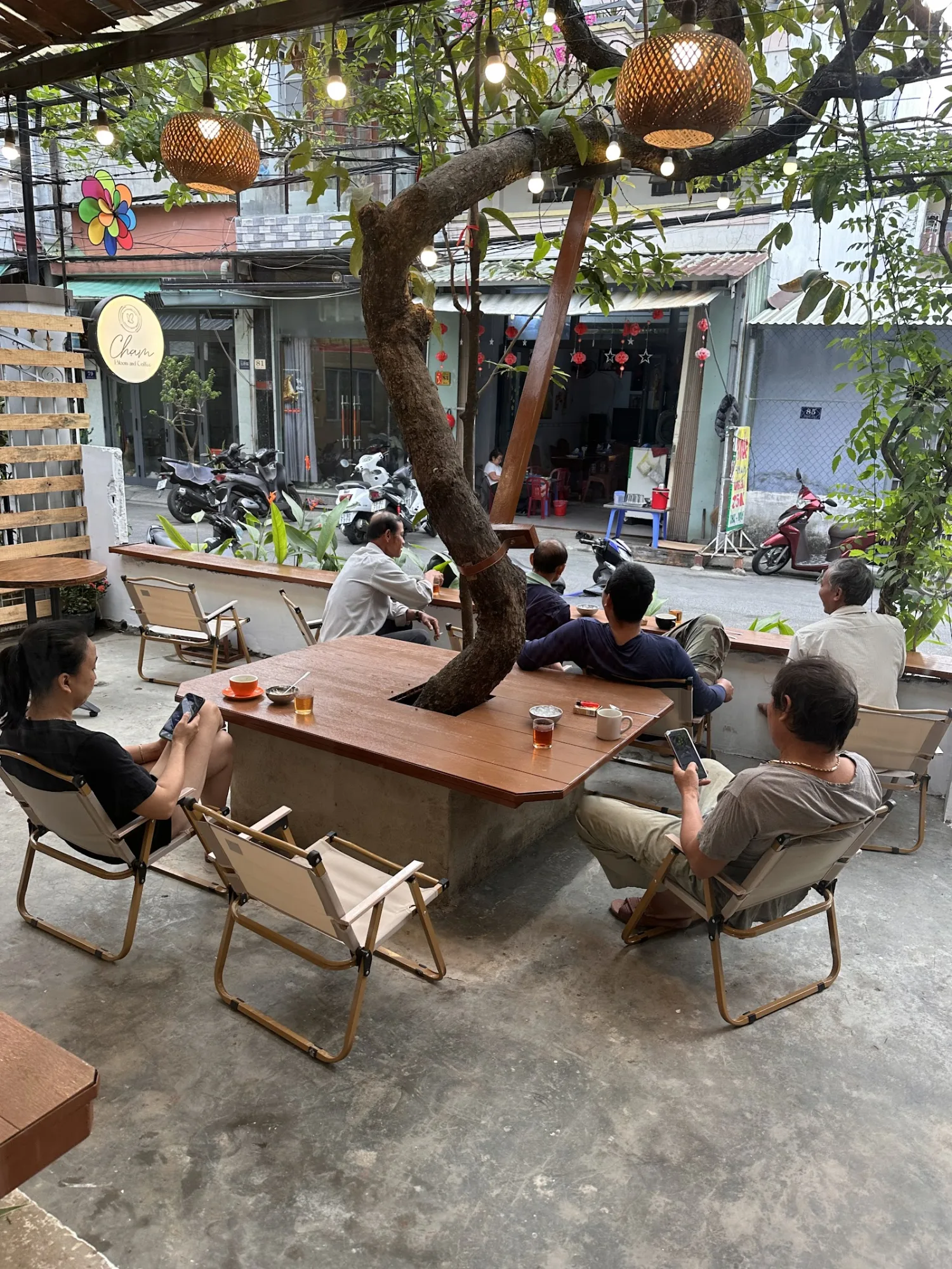 Chạm Bloom And Coffee: Quán Cà Phê Hoa Check-in Đẹp Săn Ảnh Triệu Like Tại Đà Nẵng
