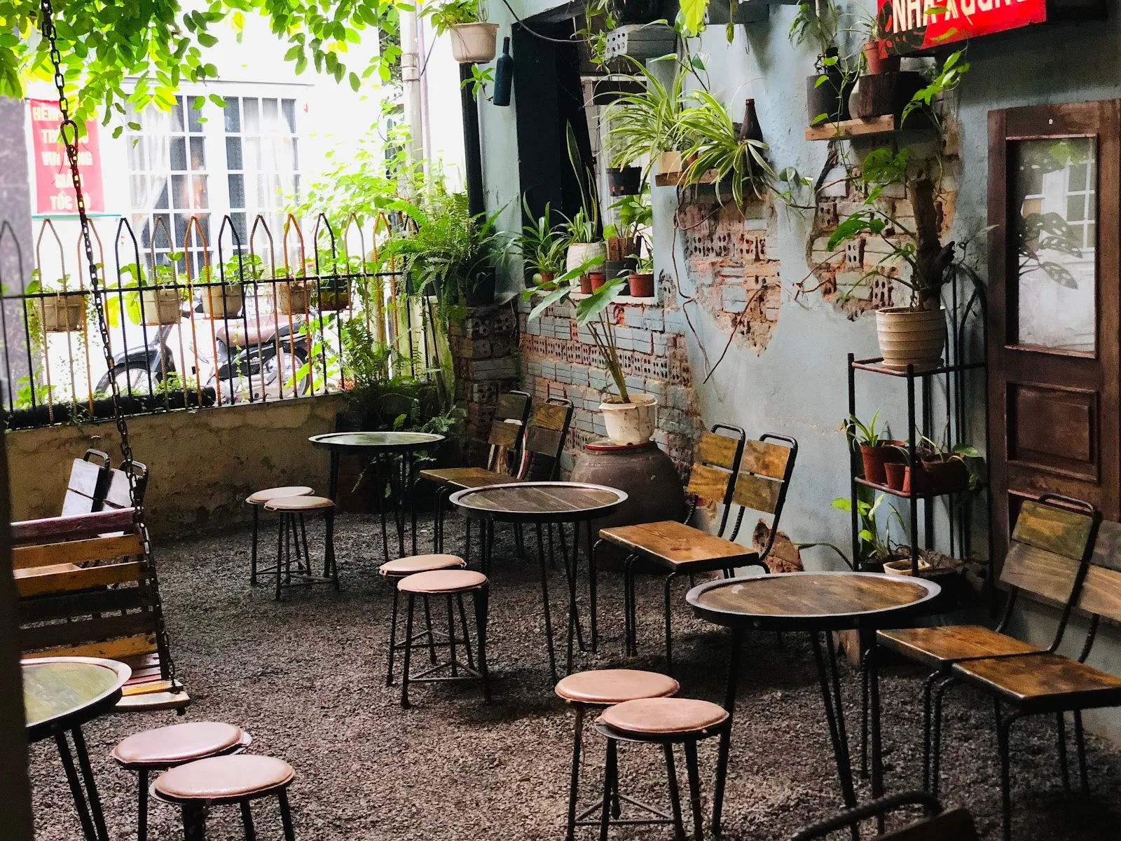 Nhà Xưởng Decor & Coffee: Quán Cà Phê Kết Hợp Không Gian Decor Độc Lạ Tại Đà Nẵng