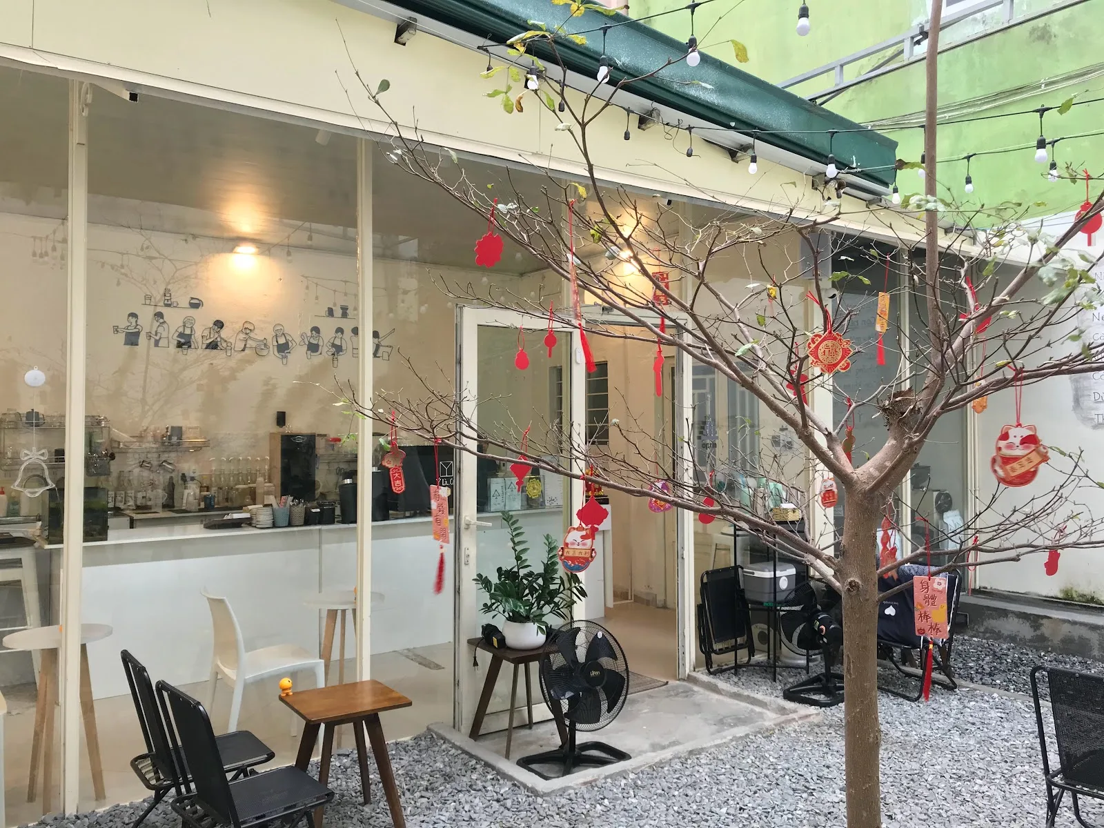 Y La Cafe Roastery: A Quiet Coffee Shop with Board Games