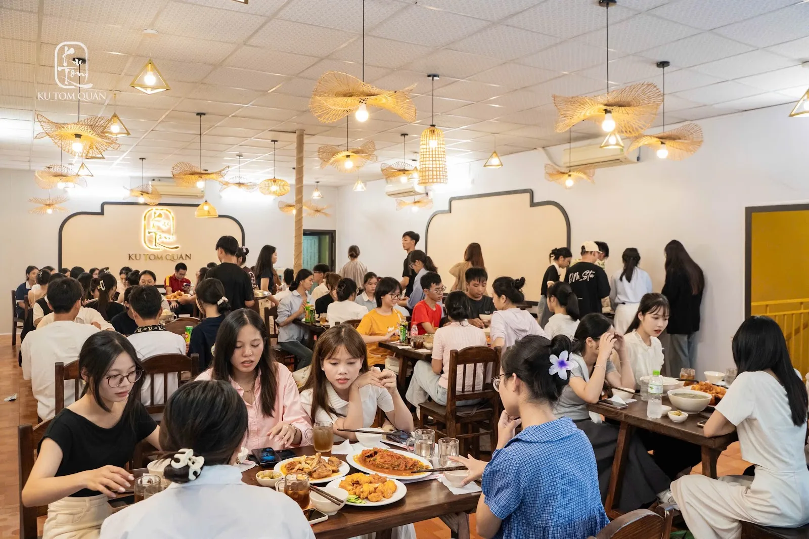 Ku Tom Seafood Da Nang: Fresh Seafood Restaurant Serving Late Night Meals Until 2 AM