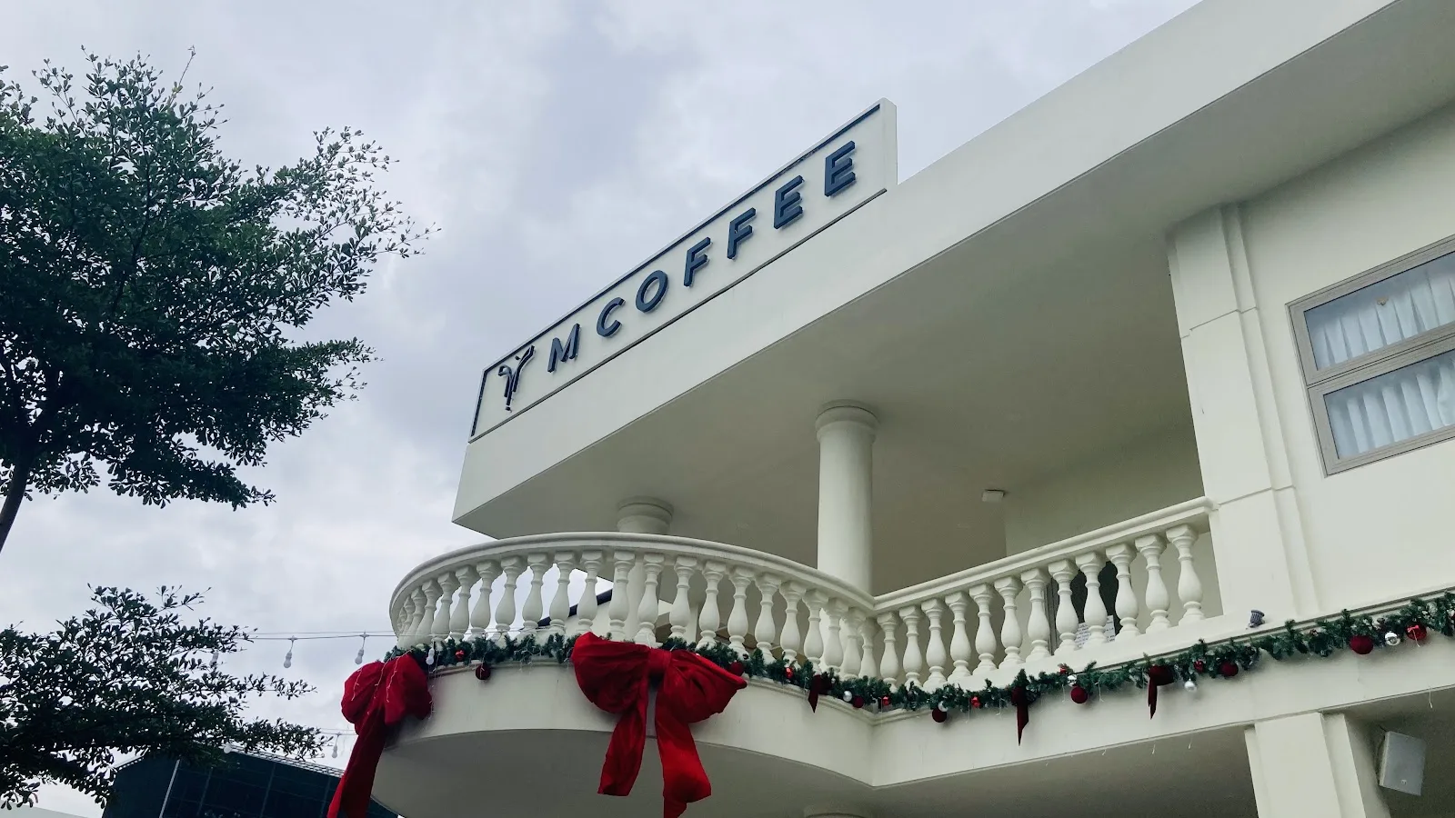 M Coffee: Quán Cà Phê Không Gian Rộng Rãi Nhiều Góc Sống Ảo Tại Hòa Xuân