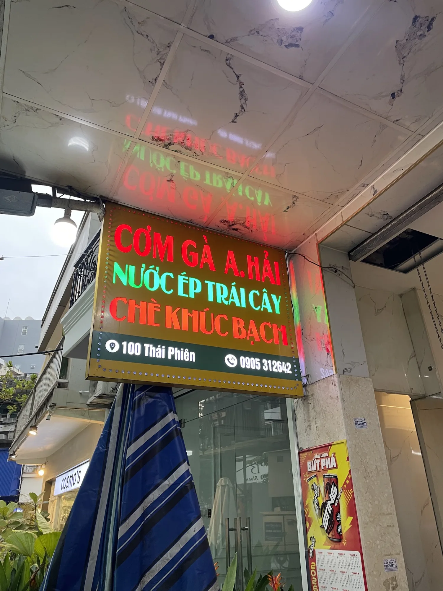 ข้าวมันไก่ A หาย: ร้านข้าวมันไก่ทอดหนังกรอบราคาเป็นมิตรชื่อดังในเขตห่ายเจิว ดานัง