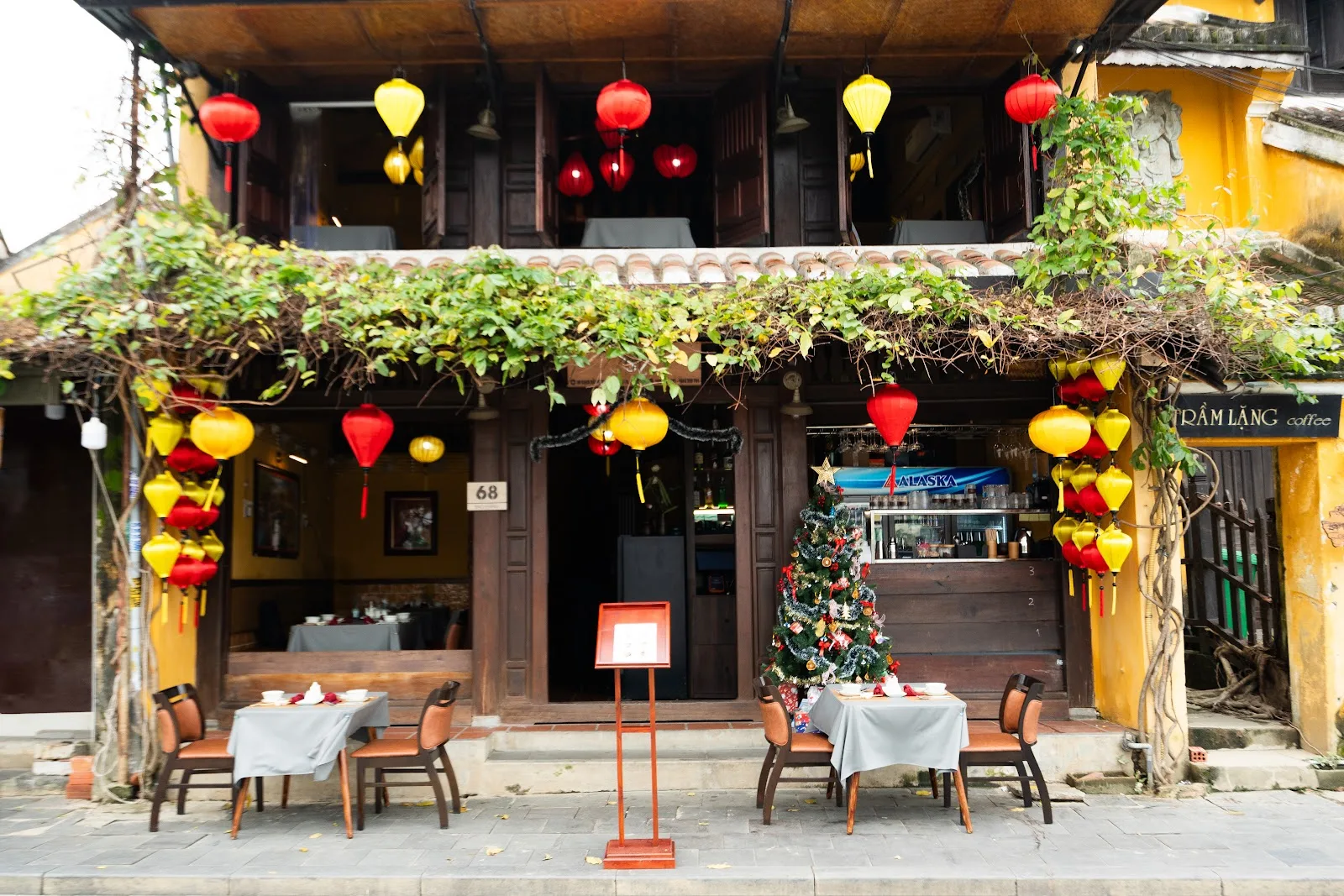 会安之心餐厅 - 临河而建的正宗越南菜与素食餐厅，适合家庭聚餐