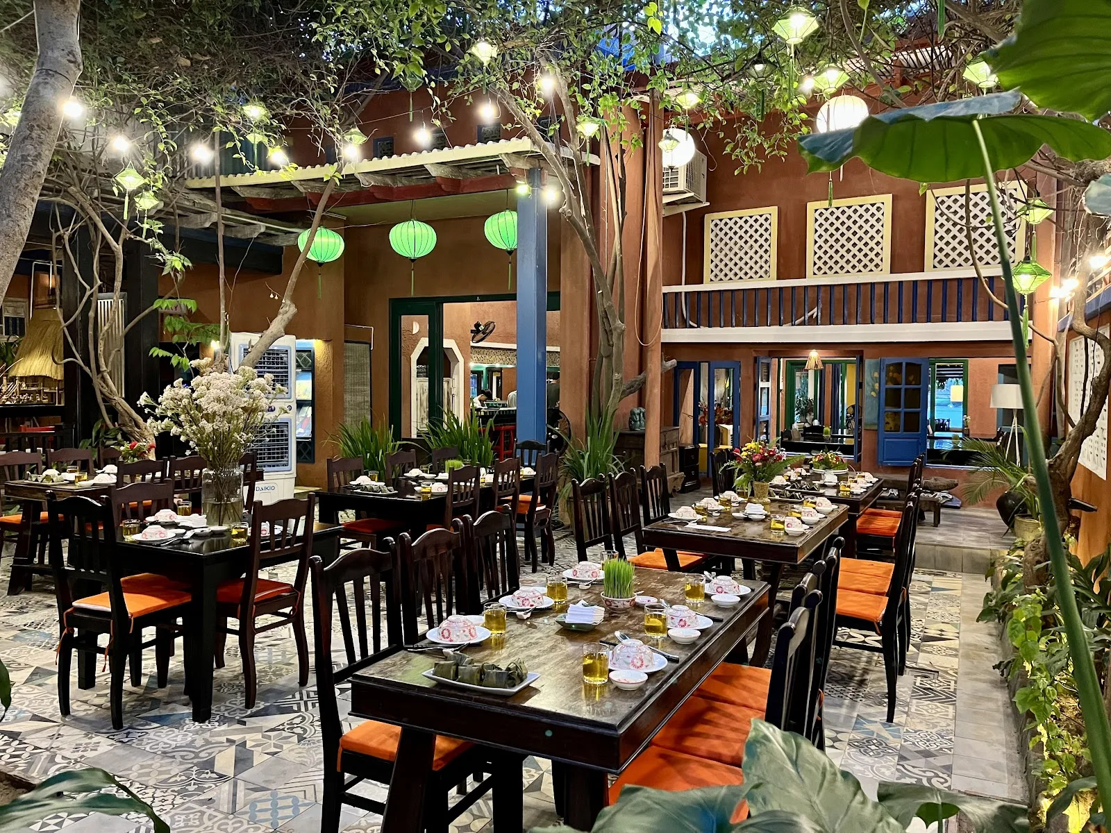 Hoa Hiên - Vietnamese Restaurant Hoian - Nhà Hàng Món Việt Ven Sông Cho Gia Đình