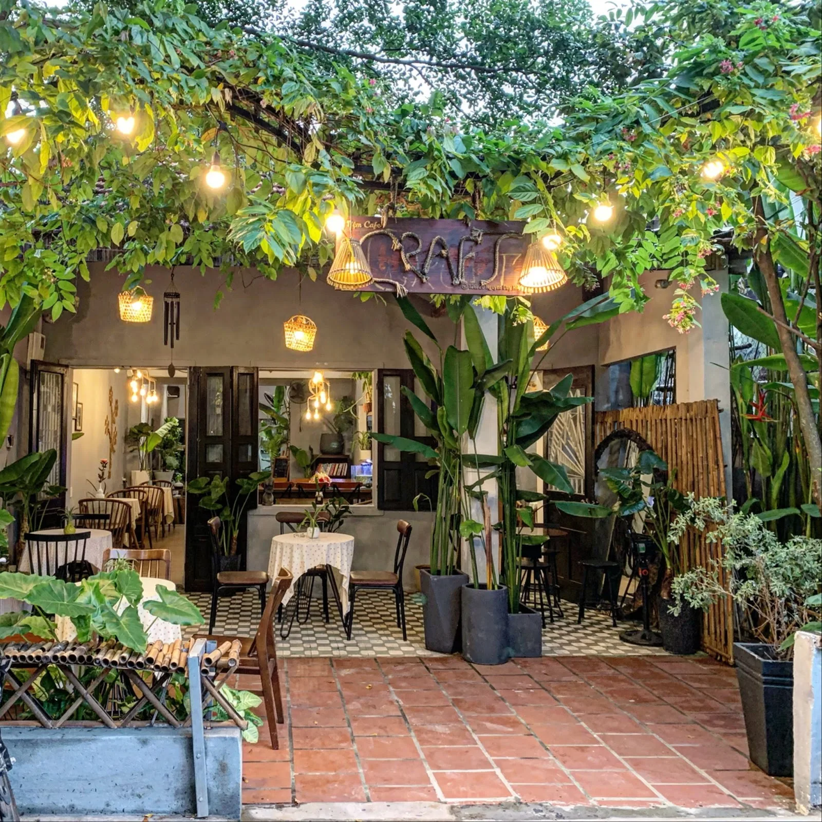 CRAFT Café 다낭 - 업무와 유럽식 브런치에 이상적인 공간