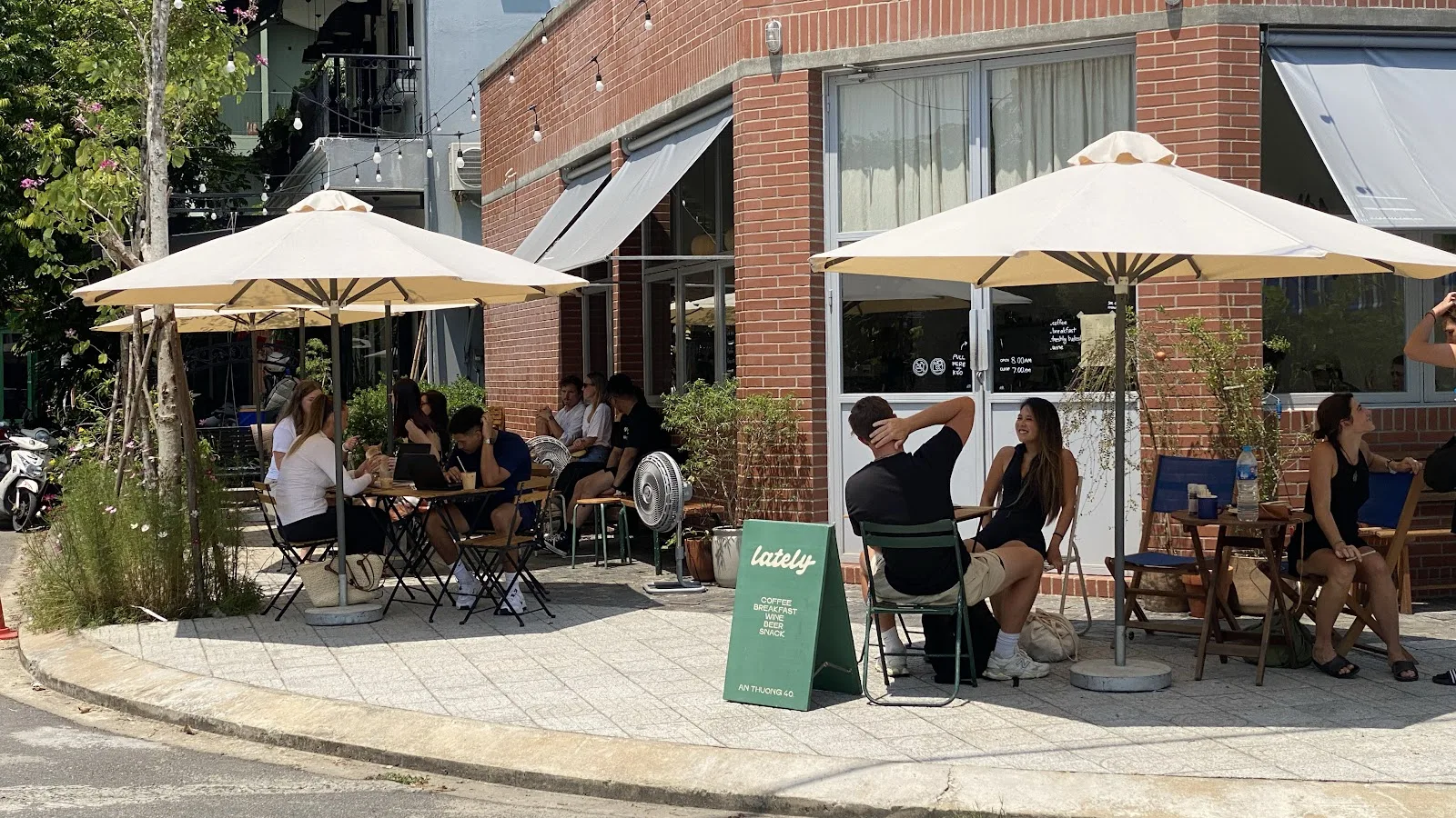 Lately Coffee & Breakfast Đà Nẵng - Điểm Hẹn Cà Phê Làm Việc Và Ăn Sáng Lý Tưởng