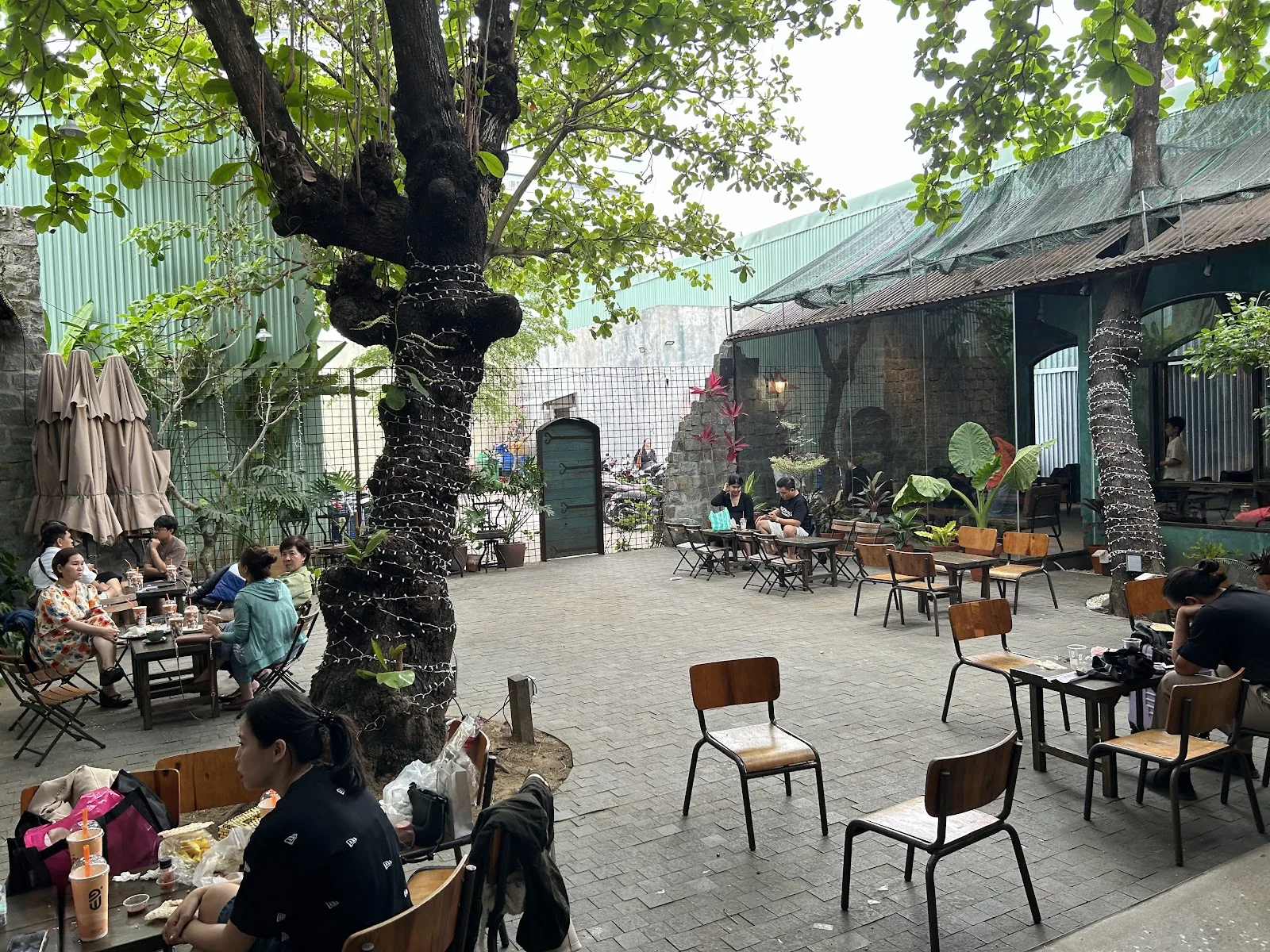 Gé Cafe 다낭 - 밤샘 어쿠스틱 작업 및 휴식 명소