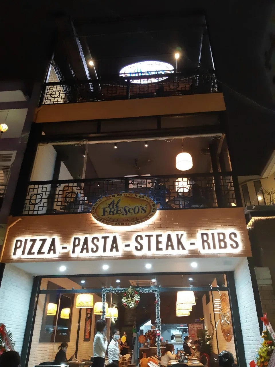 Al Fresco's Tran Hung Dao: ร้านพิซซ่าอิตาเลียนอร่อย วิวสะพานมังกรที่ดานัง