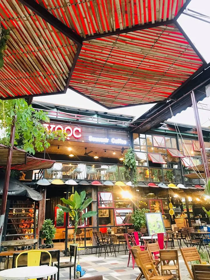 Voọc Souvenir Coffee: Quán Cà Phê Sinh Thái Sân Vườn Dưới Chân Núi Sơn Trà
