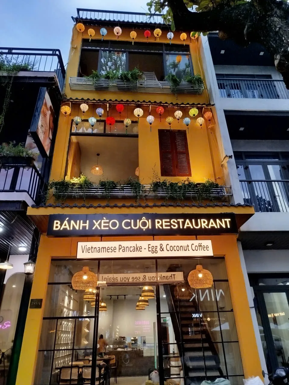 CUOI バインセオ レストラン - ハイチャウのチャンフーで夜通し営業するバインセオ店