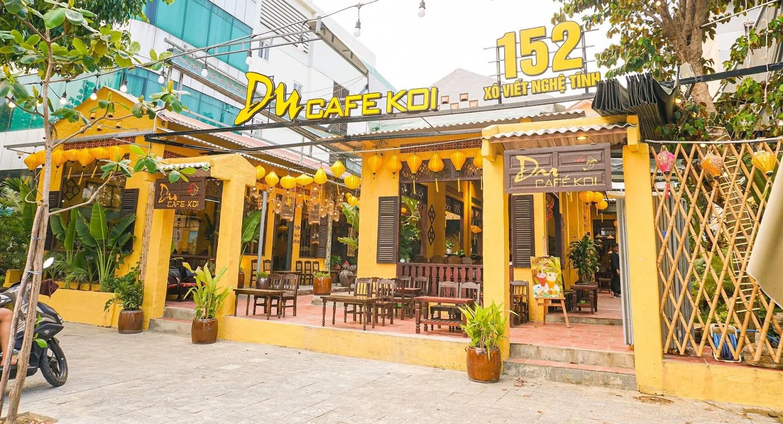 Lunas Koi Tea And Coffee – Beautiful Hoi An-style Koi Fish Cafe in Da Nang