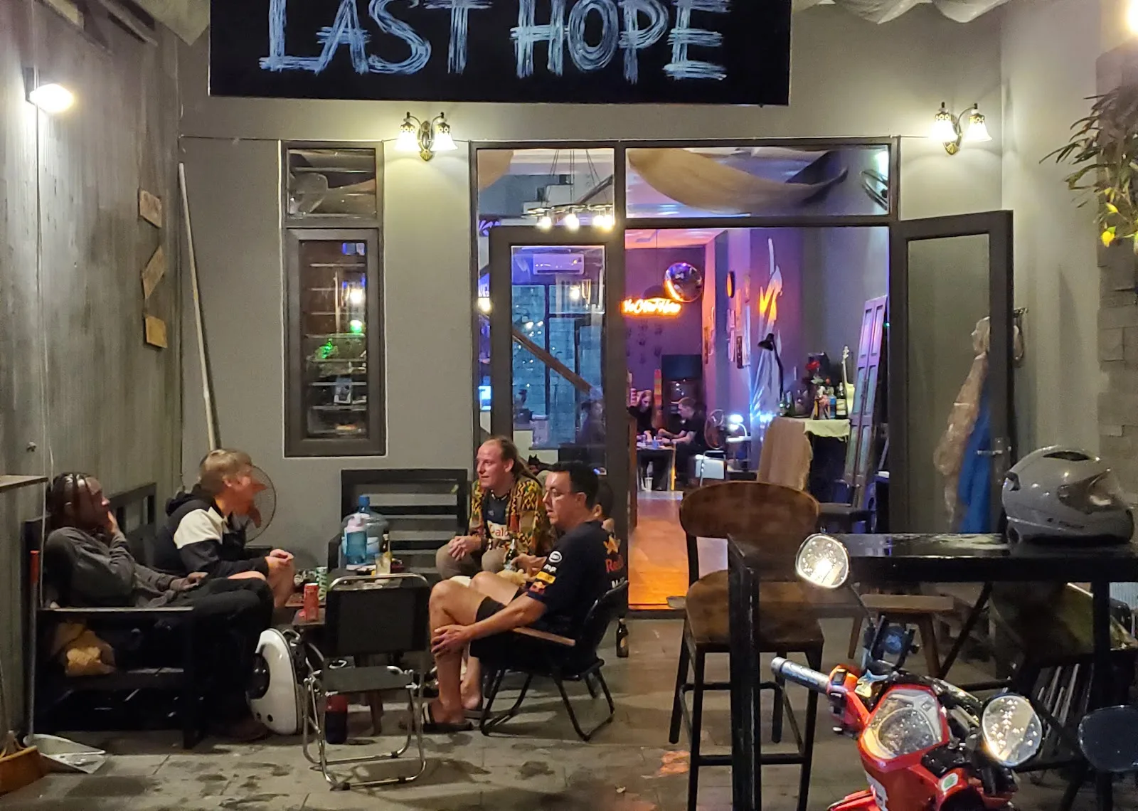 LAST HOPE Social Bar Da Nang – Late Night Lounge Bar on Chau Thi Vinh Te Street