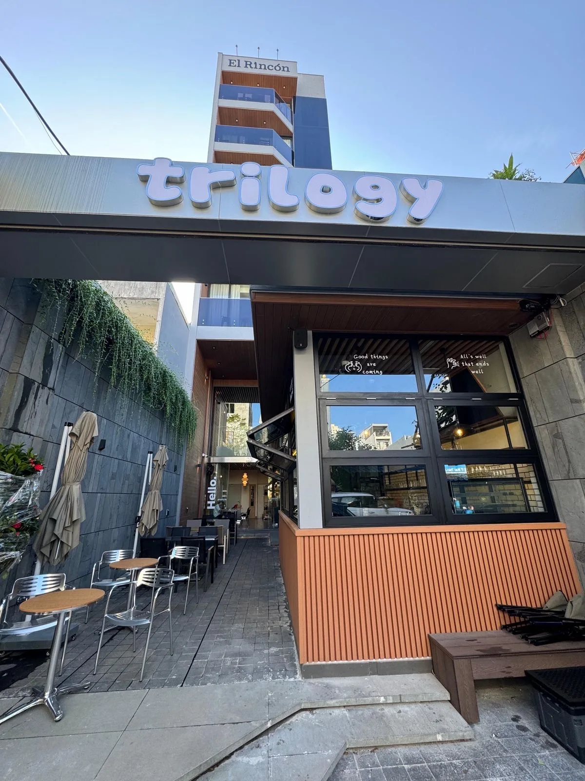 Trilogy Café Focaccia & Bar: 유럽 스타일의 카페 비스트로 및 바 복합 공간