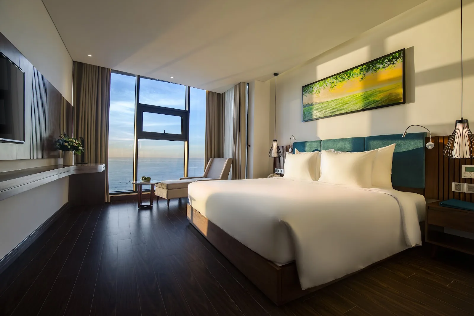 Maximilan Danang Beach Hotel - Trải Nghiệm Khách Sạn Hồ Bơi Vô Cực Sát Biển Cực Đẹp