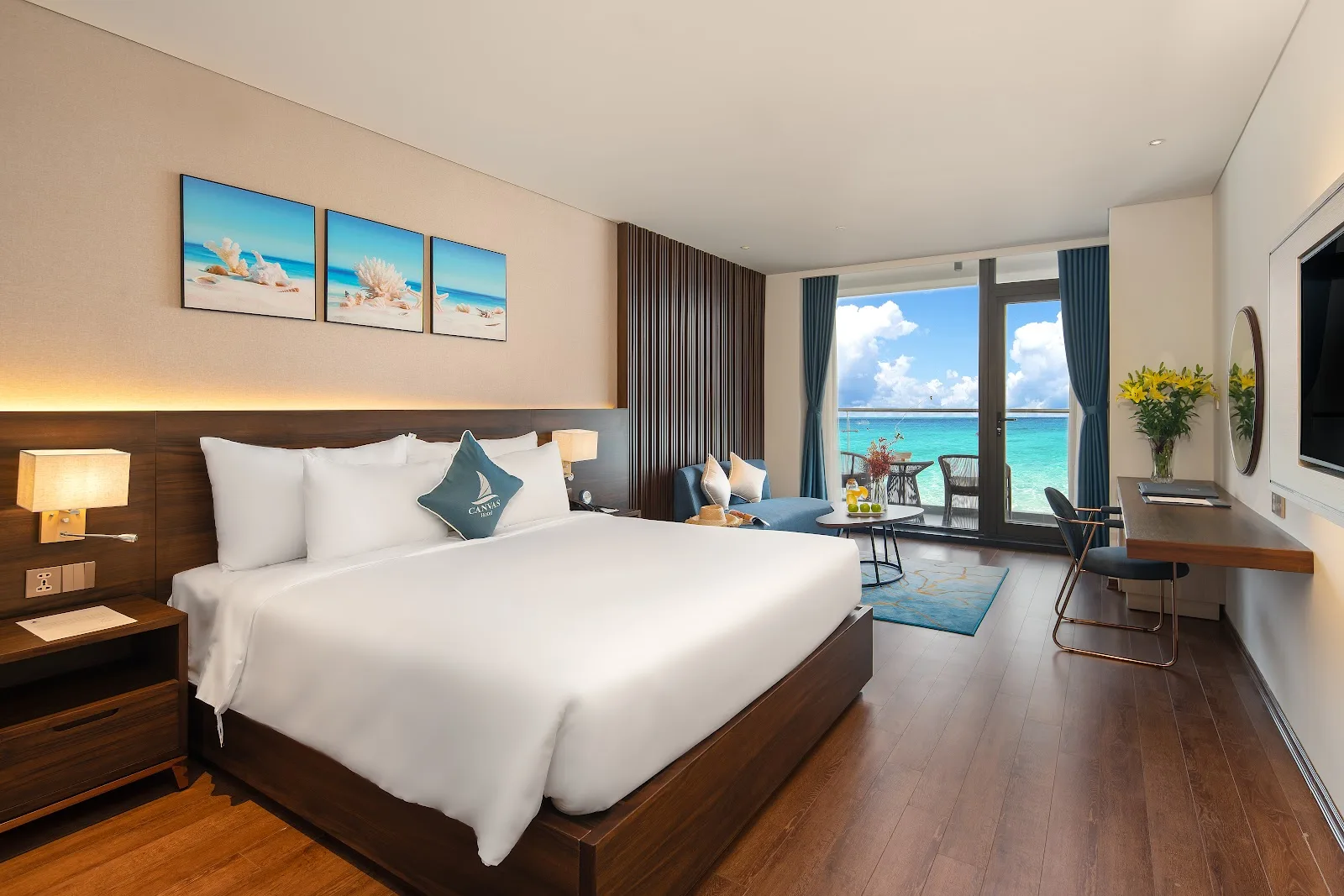 Canvas Danang Beach Hotel - Trải Nghiệm Khách Sạn Sát Biển Có Hồ Bơi Ngoài Trời