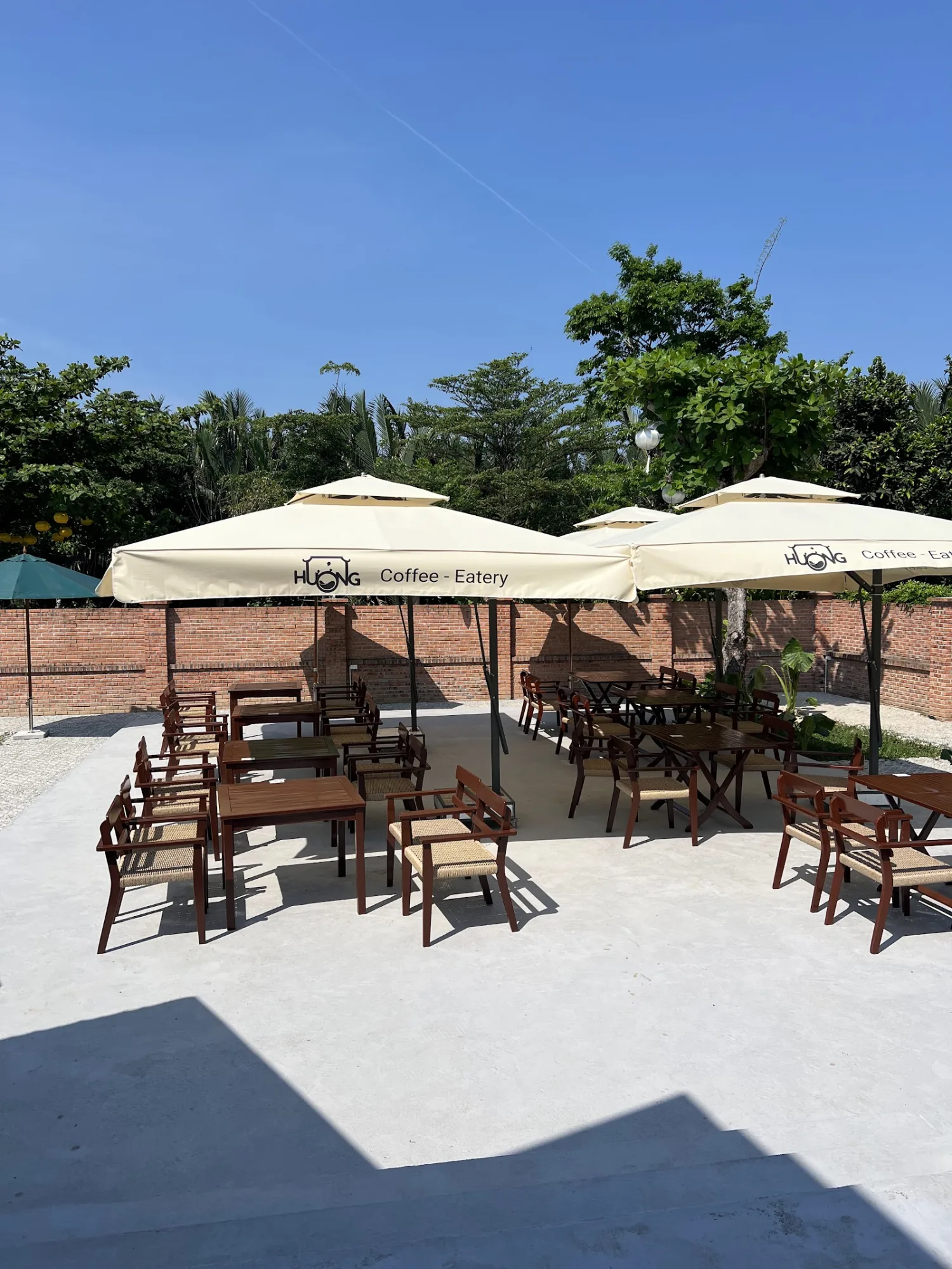 Hưởng Coffee Hội An - Trải Nghiệm Quán Cà Phê Không Gian Xanh Thư Giãn Và Làm Việc