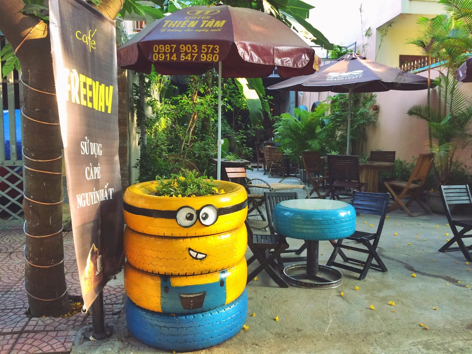FreeWay Coffee: คาเฟ่บรรยากาศเปิดโล่ง ราคาเป็นมิตรในย่านคัมลี่