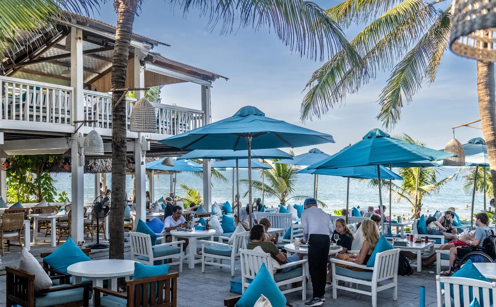 The DeckHouse An Bang Beach: View Biển Trực Diện Ngắm Hoàng Hôn Cực Chill
