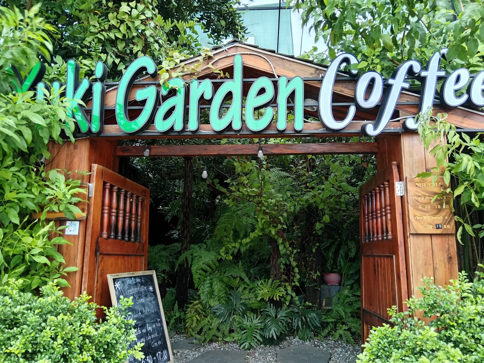 Yuki Garden Coffee - ダナンの美しい熱帯庭園カフェを訪ねて