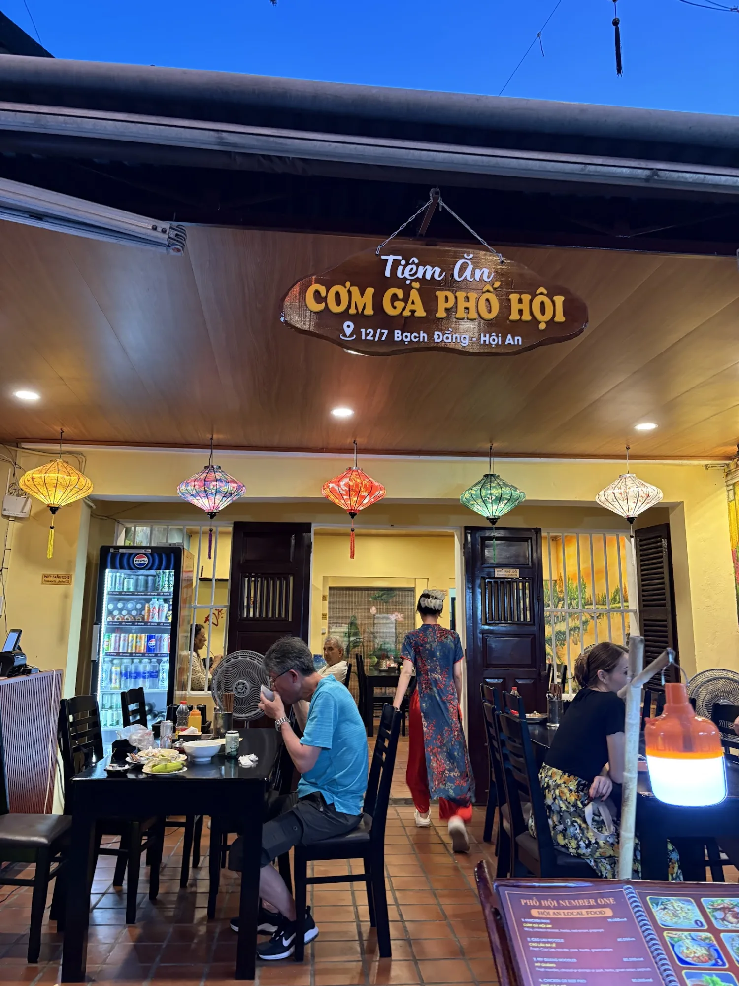 ข้าวมันไก่ฮอยอัน Number One - ไขความลับเมนูข้าวมันไก่หอมกรุ่นราคาไม่ถึง 100k