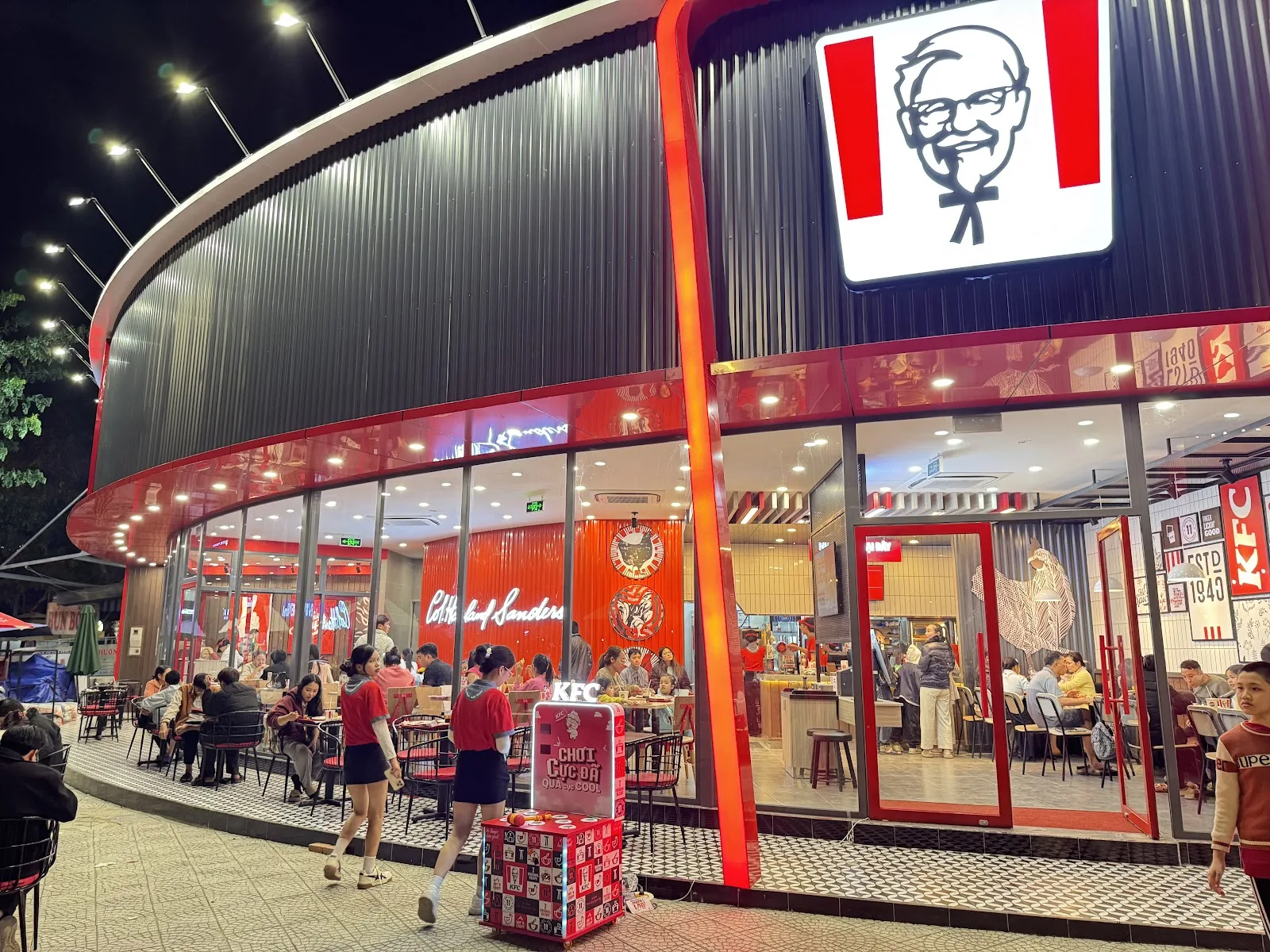 KFC 응우옌프억란 – 호아쑤언의 후라이드 치킨, 패스트푸드 콤보