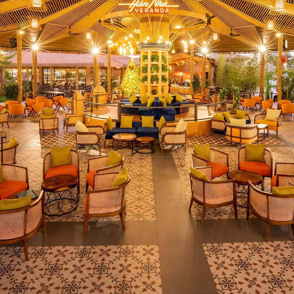 Hiên Nhà Veranda Đà Nẵng: Tổ Hợp Cafe Nhà Hàng Nhạc Sống Bên Đường Bạch Đằng
