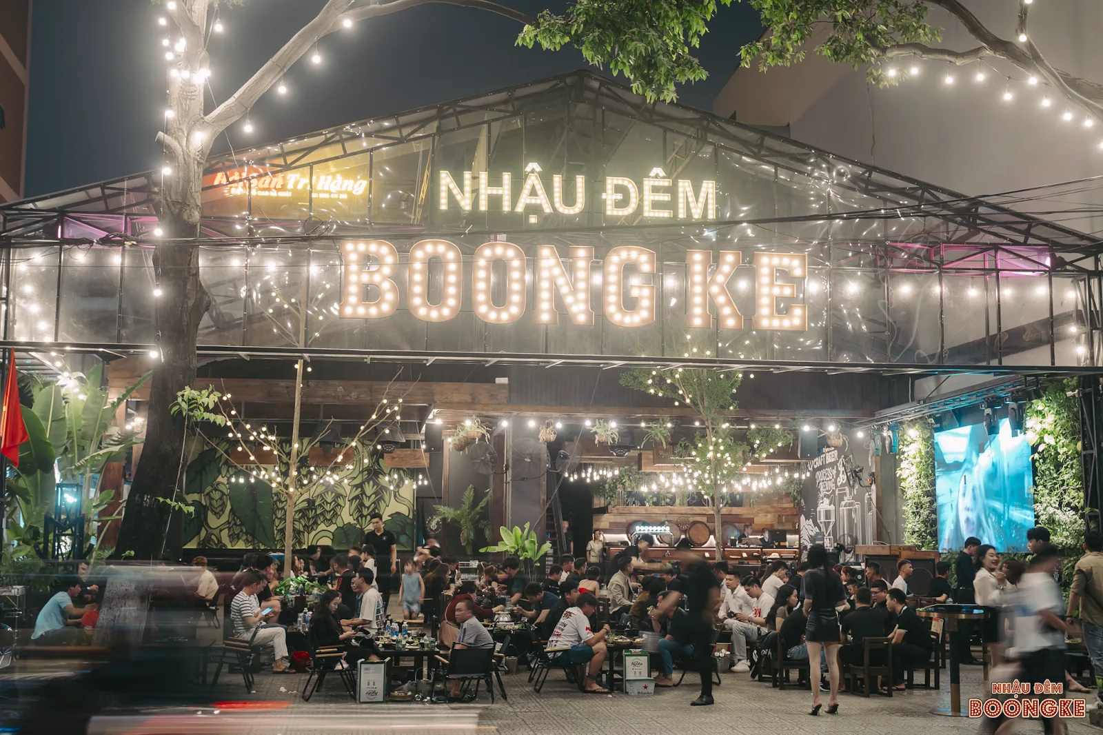 BoongKe Da Nang Nightlife: Riverside Beer Garden with Live Music and DJ Until 5 AM