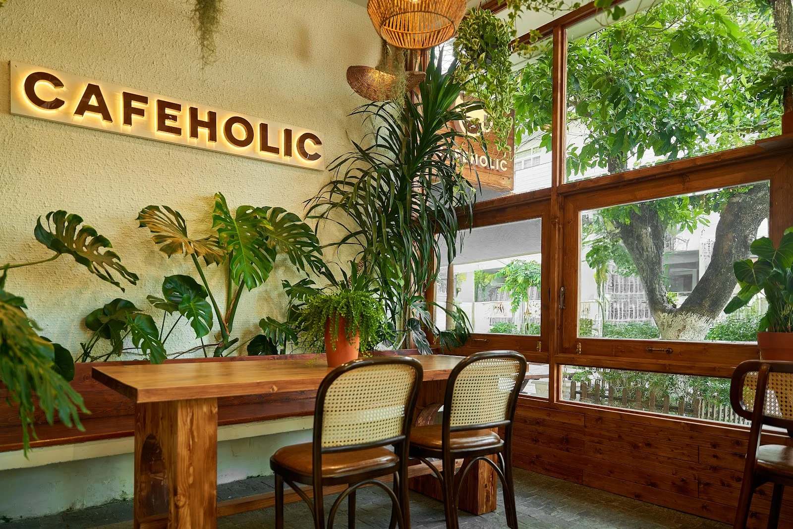 Cafeholic Coffee: 음료 메뉴와 절대적인 치즈케이크 정복하기