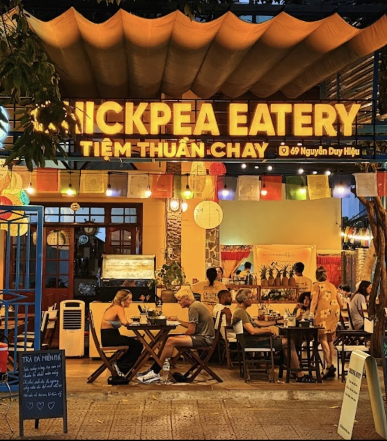 Chickpea Eatery：揭秘由纯素蘑菇制成的热销“素鸡饭”菜单