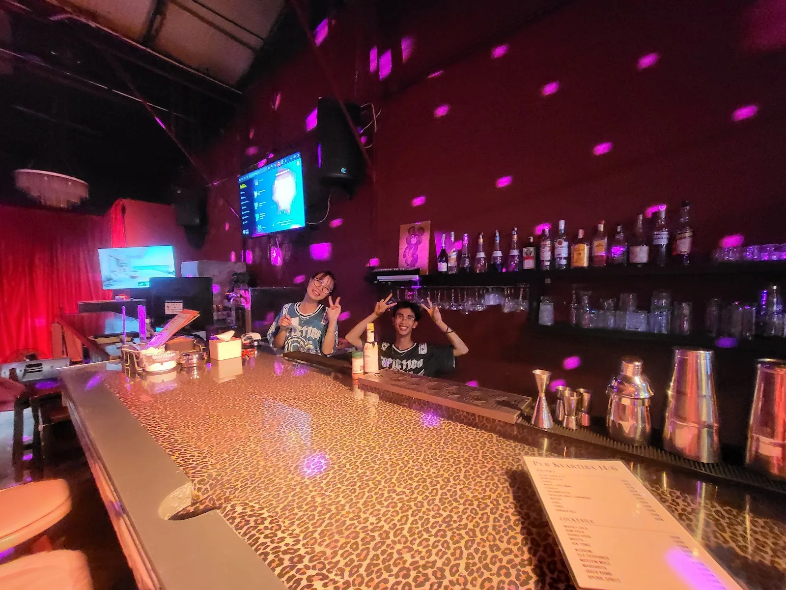 Pub Kvartira 14/6: Quầy Bar Nhạc Sống Giá Tốt Tại Phố Tây