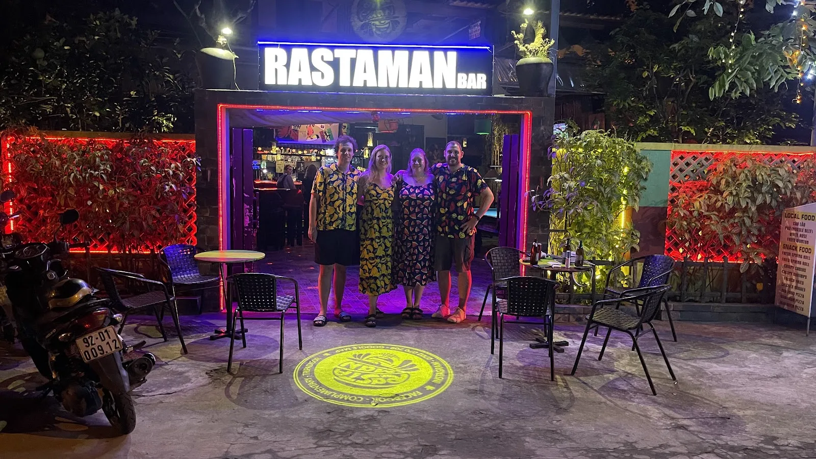 RASTAMAN Bar “Mr Joints”：グループの友人に最適なビリヤード＆ダーツの集いの場